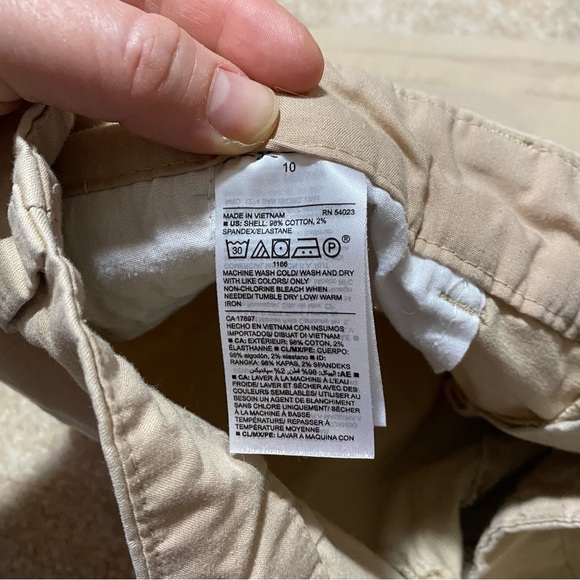 Old Navy Everyday Short Khaki Shorts 10 - Picture 4 of 8